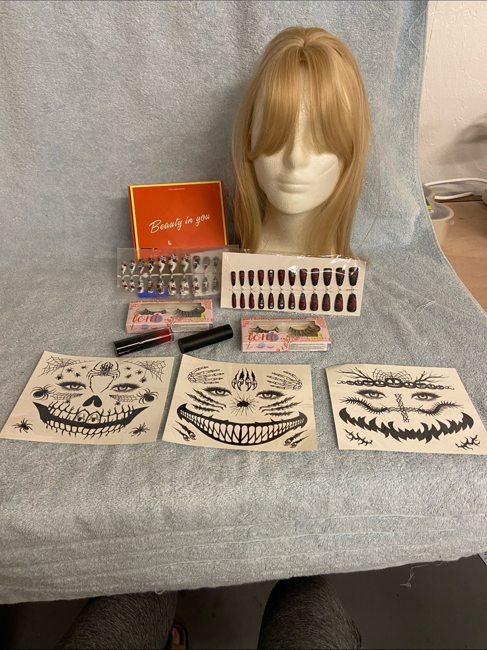 Blonde Wig & Black Halloween Face Tattoo Set - Unbranded